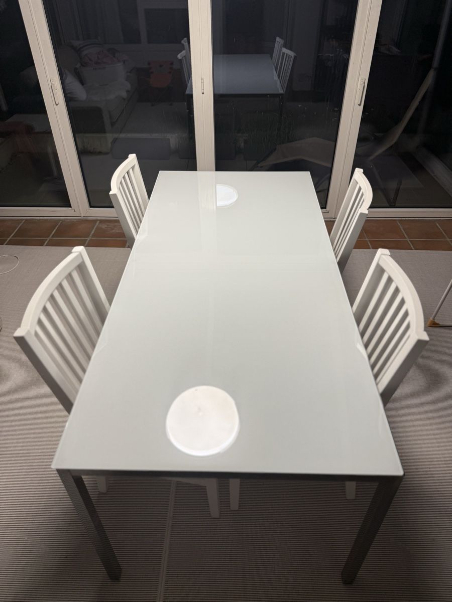 Set di tavolo e panche: Glass Dining Table with 4 Chairs - Great Condition! – Usato da Winkel venduto da liyubupt 2