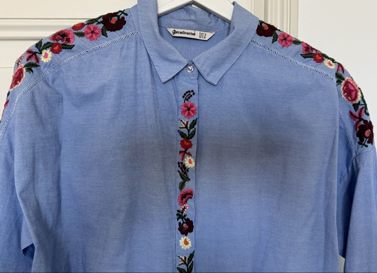 Stradivarius Blusen: Stradivarius Bluse Hellblau mit Blumenstickerei Gr. M. – Neu (gemäss Beschreibung) aus Zürich von ber_78xz 4