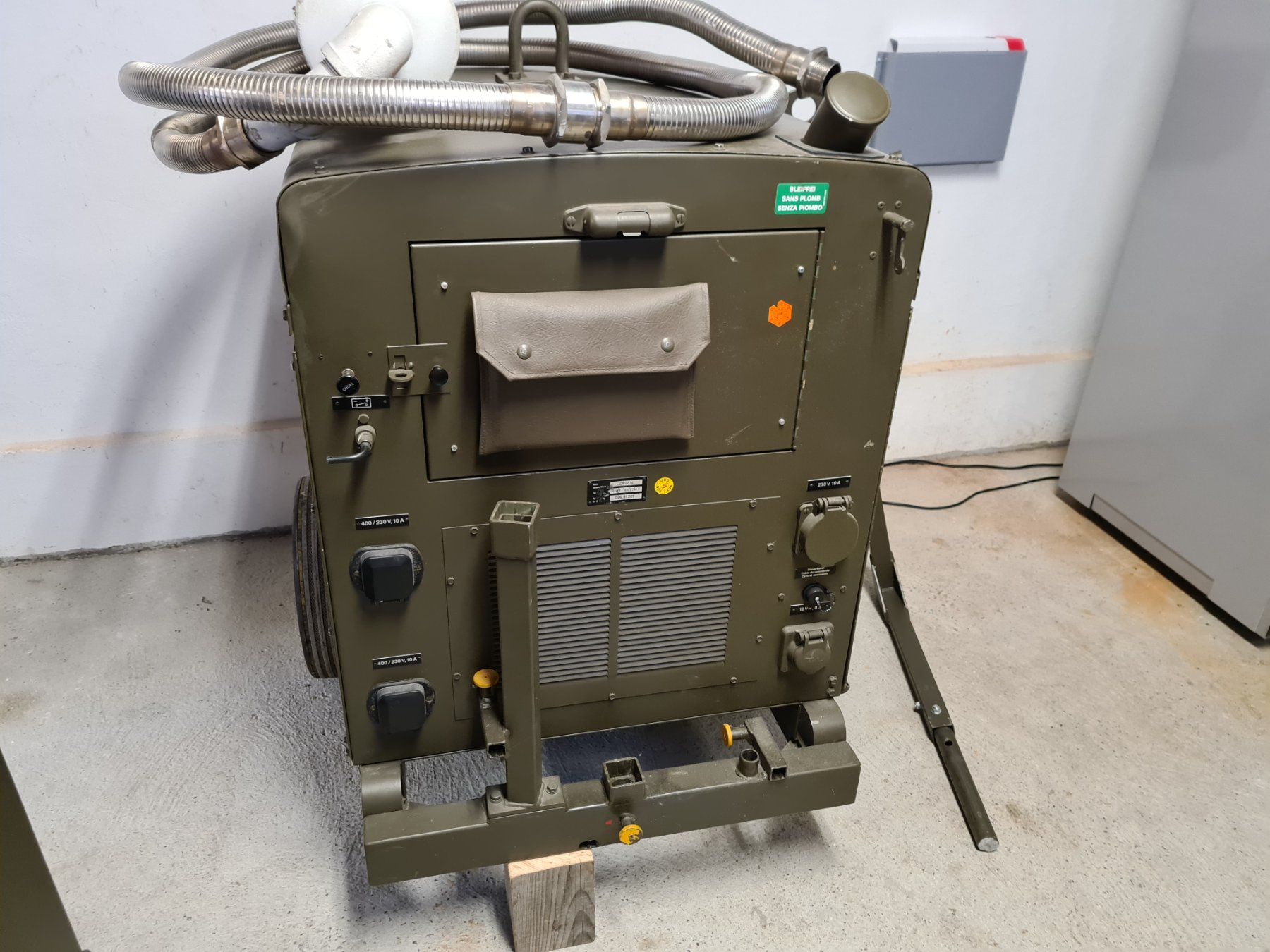 Generatori di corrente: Onan 6kvA Notstromgenerator – Usato da Rüti b. Büren venduto da giruno 1