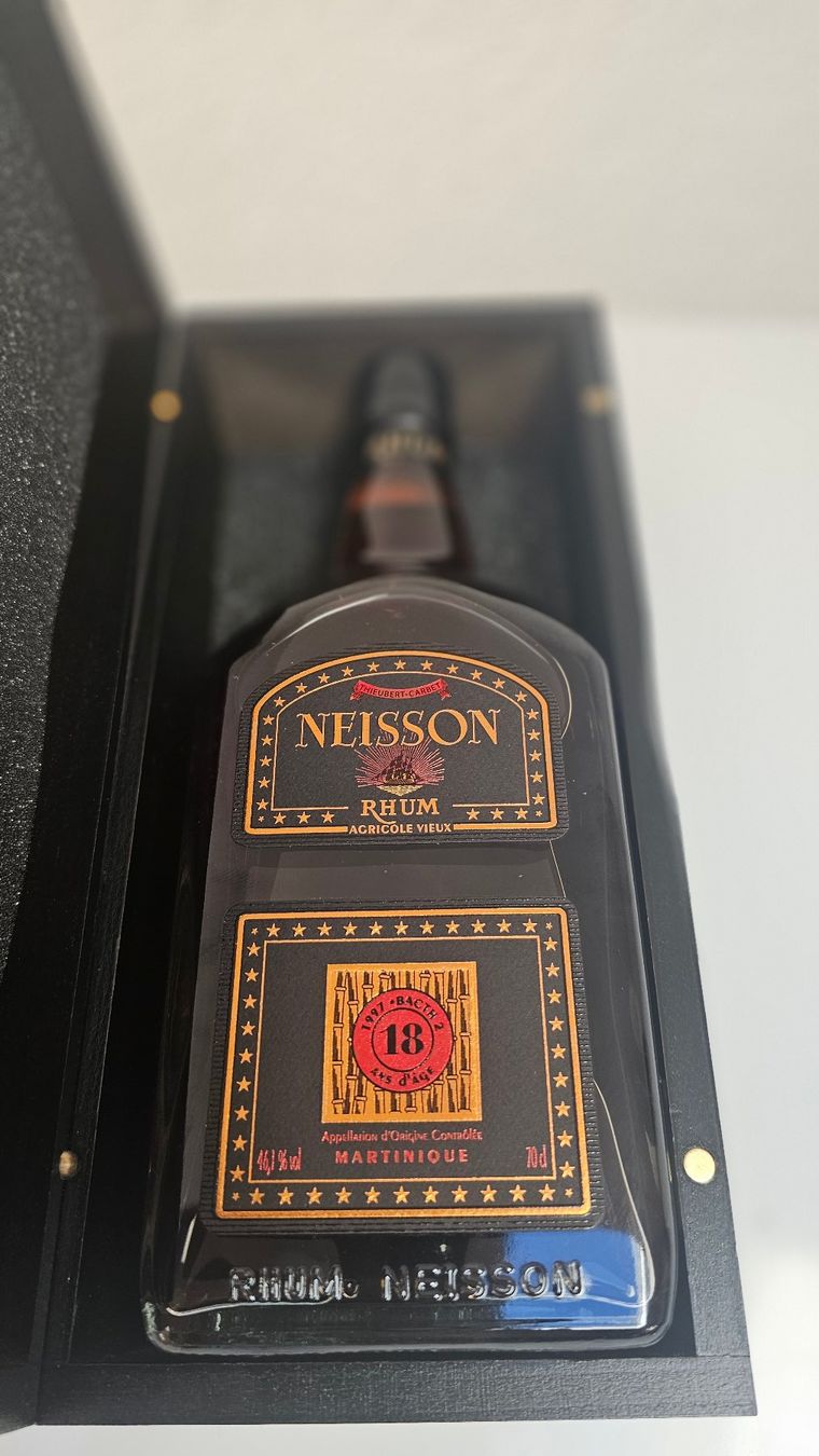 Bevande alcoliche: Neisson 18 ans batch 2 Millésime 1997 46,1°. – Nuovo e nell'imballaggio originale da St-Cergue venduto da swi_plq2 2