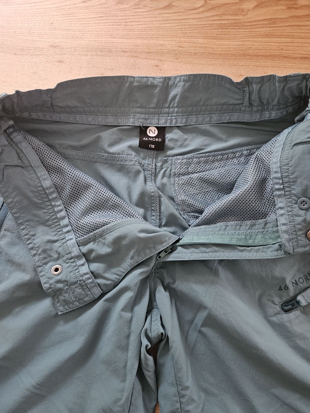 46 Nord Pantaloni: Wanderhose Zip-Off 46 Nord Grösse 176 – Usato da Danis venduto da and_5kkz 2