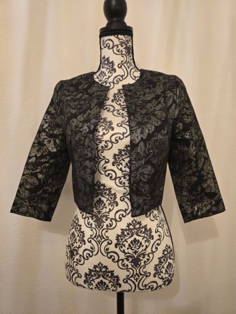 Veste boléro neuve brodée noire et argentée