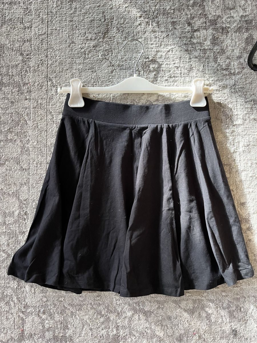 Gonne: Schwarzer Skater Rock Gr. S, elegant und bequem – Usato da Bern venduto da valery_la_cherry