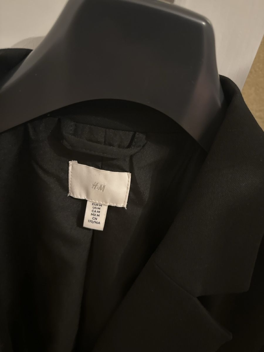 H&M Vestes: Schwarze Blazer in der Grösse M – D'occasion à Netstal par muj_q7ty 2