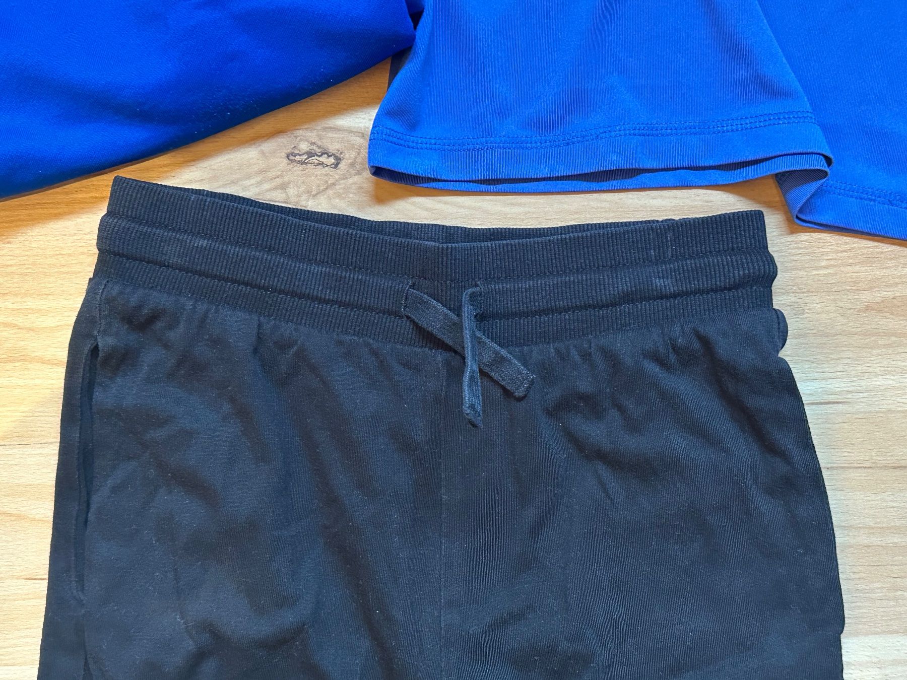 Lotti & Set di vestiti: Sportset Grösse 140 – Nuovo (secondo la descrizione) da Hausen AG venduto da dege02 1
