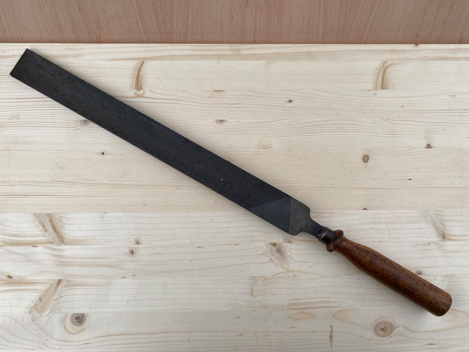 Tutti gli attrezzi: grosse Baiter Suisse Feile mit Holzgriff – Usato da Feldbach venduto da Olive1 3