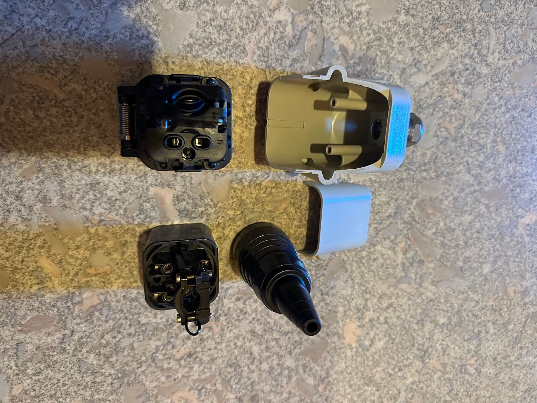 Spine: J 15 5 Poliger Stecker und Steckdose Wanddose – Usato da Huttwil venduto da Bolpa 7