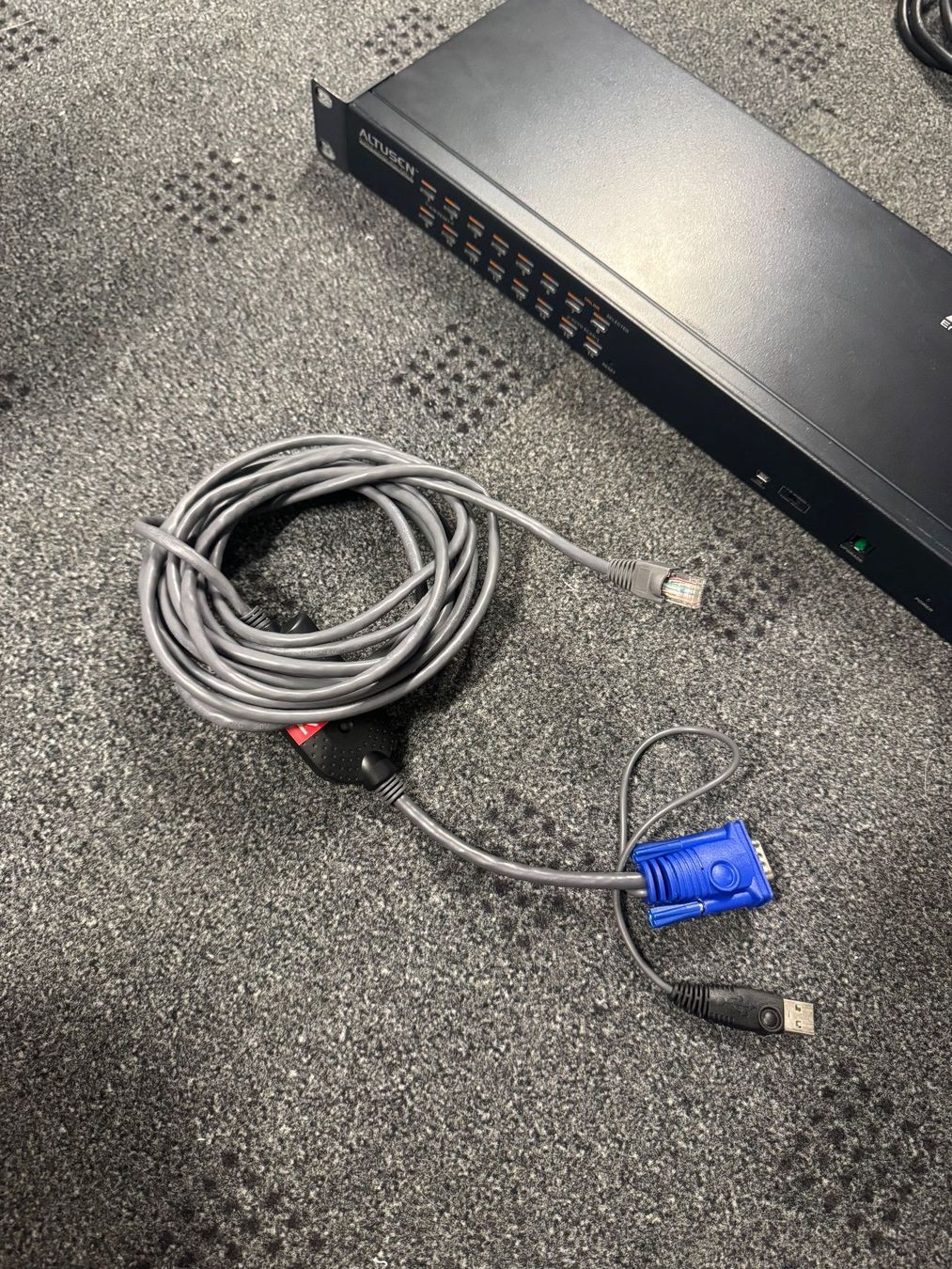 Racks & Cavalletti: ATEN KH1516Ai KVM-Switch 16-Port+IP – Usato da Rapperswil SG venduto da beh_9sr2 3
