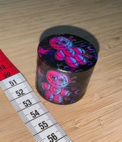 schwarzer Vodoo Doll Metall Grinder, violett, pink, Mühle