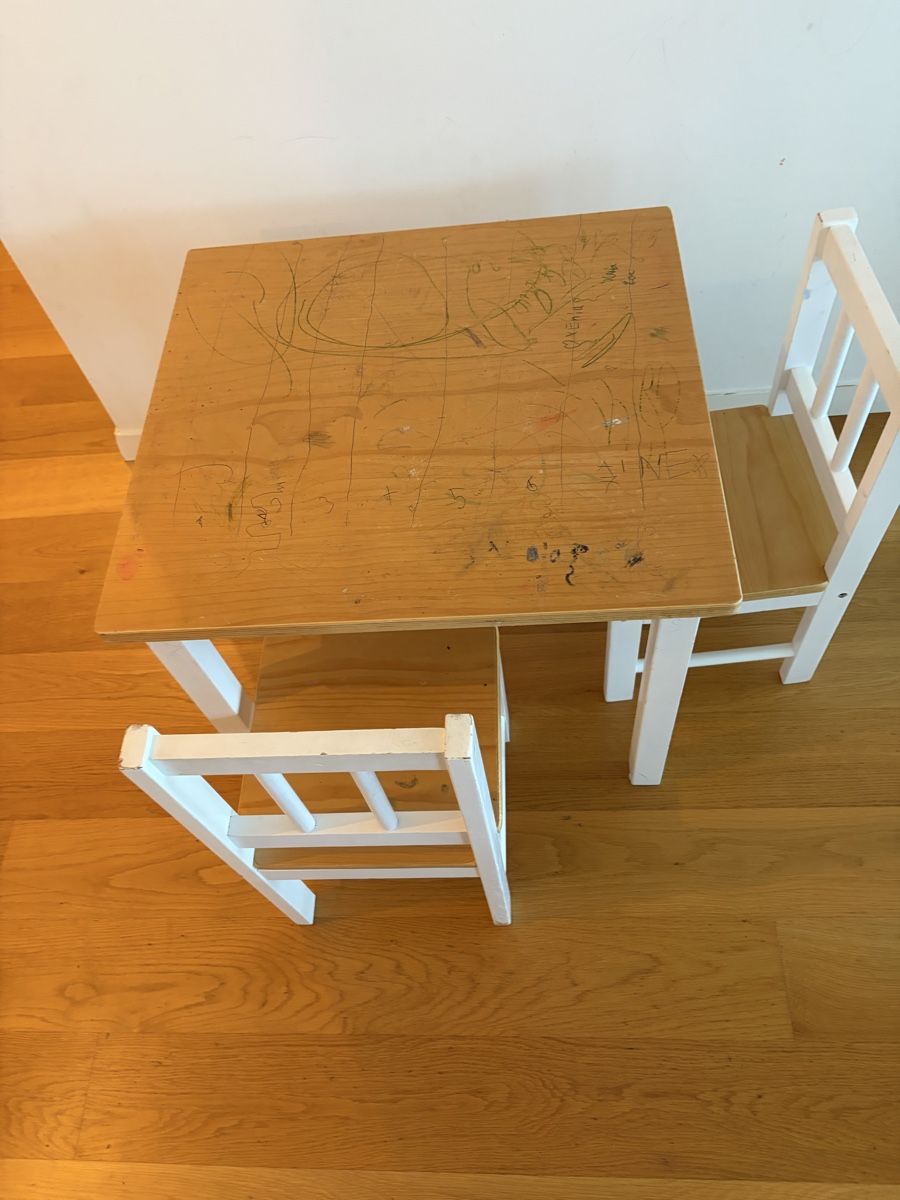 Tables: Kindertischchen mit 2 Kinderstühle – D'occasion à Jona par Sporty80 1