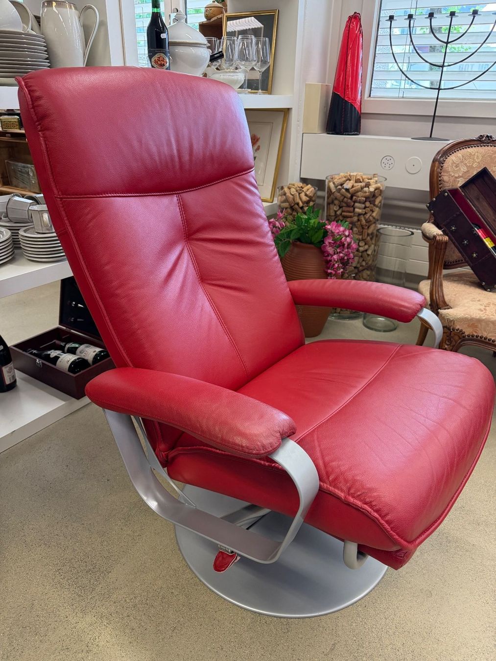 Sessel: Sessel mit Hocker rot aus Leder – Gebraucht aus Gümligen von Brocki-Reimal-Stift 2