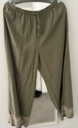 Schlupfhose Grösse 1XL. mit schönem gradem weiten Bein