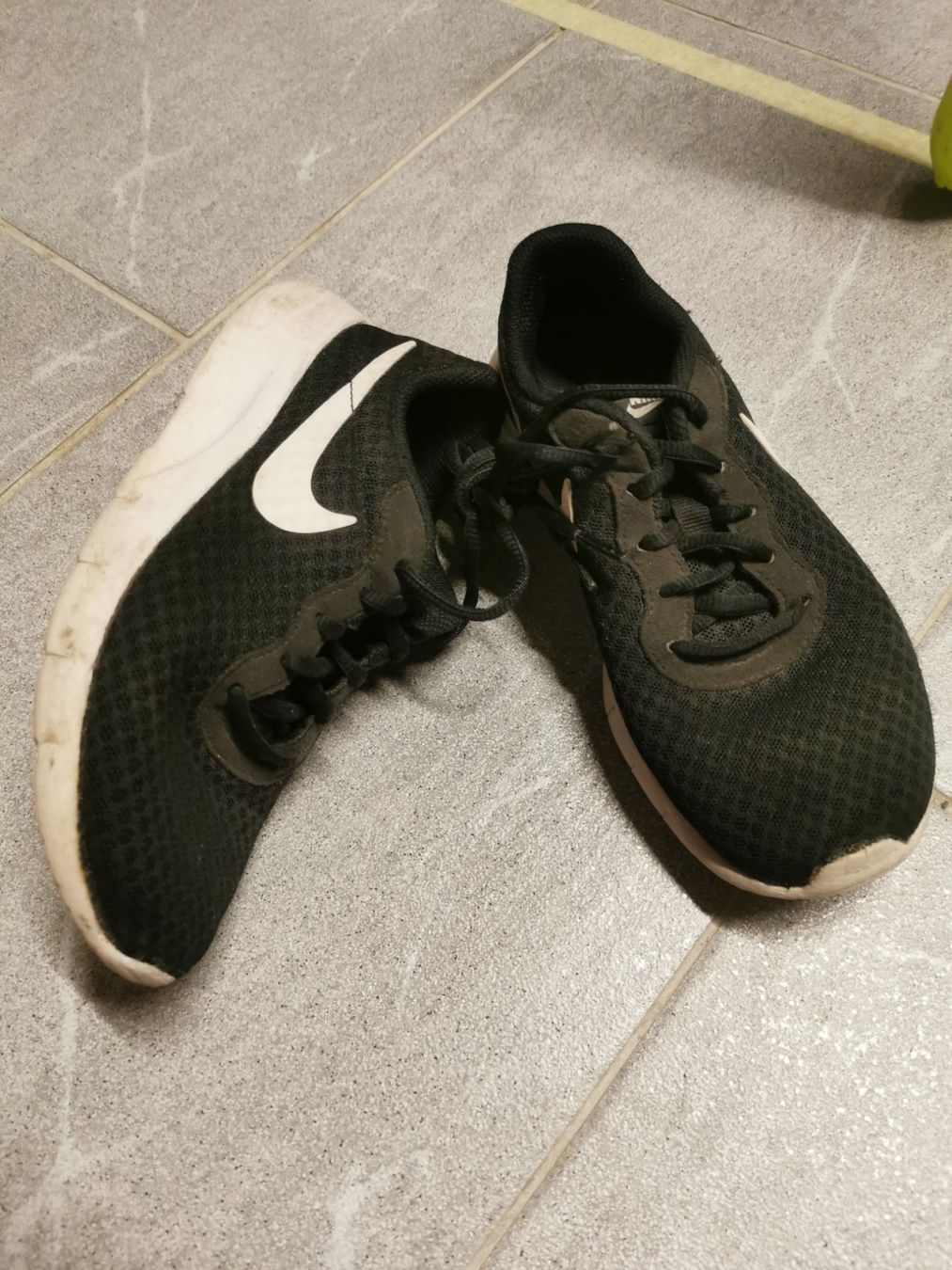 Nike Schuhe für Mädchen: 4 Paar Schuhe Gr. 33/34, teils neu – Gebraucht aus Konolfingen von torina85 6