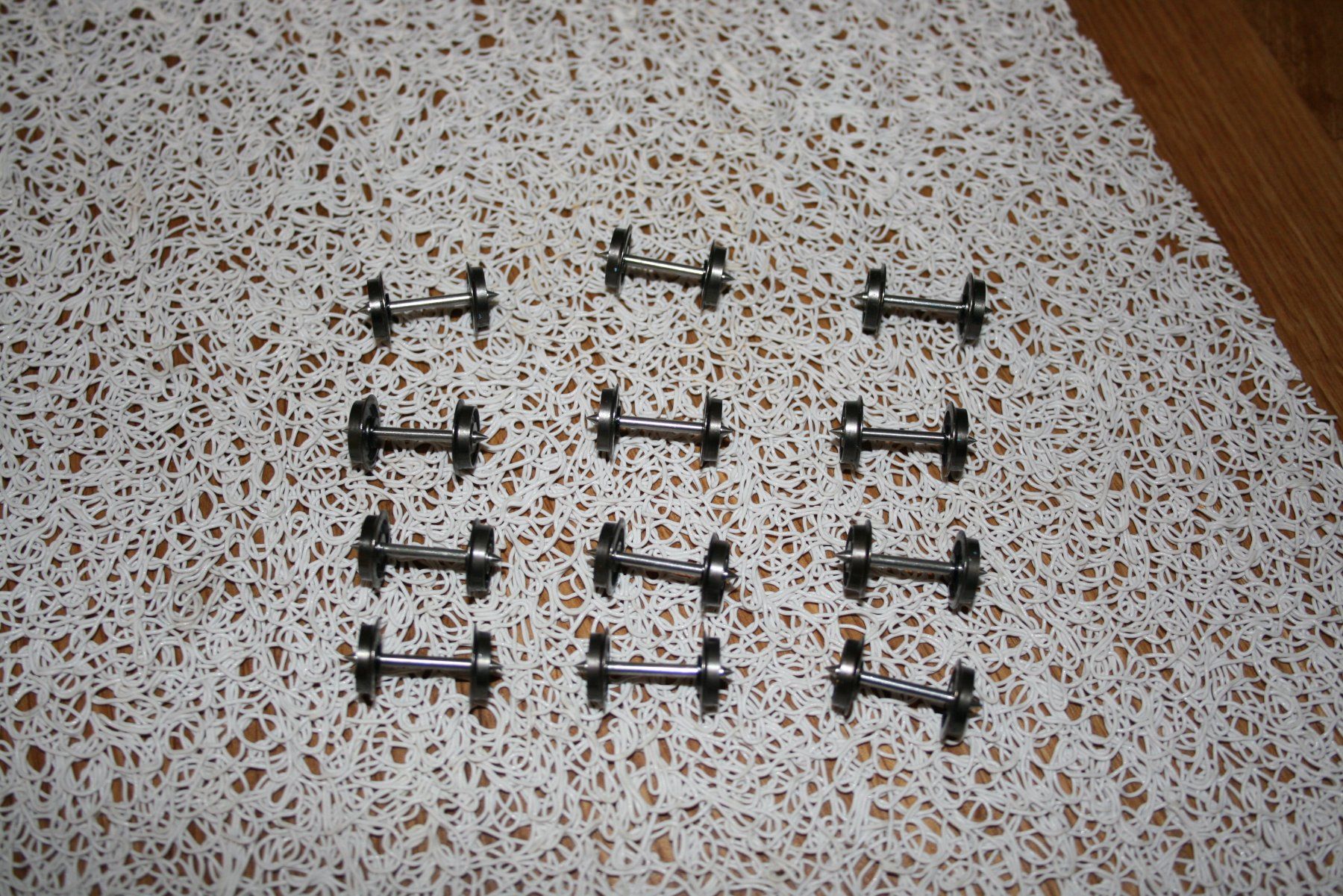 LS Models Modellini di ferrovie: LS Models 12x 2L Achsen neu – Nuovo (secondo la descrizione) da Bavois venduto da Alainuldry