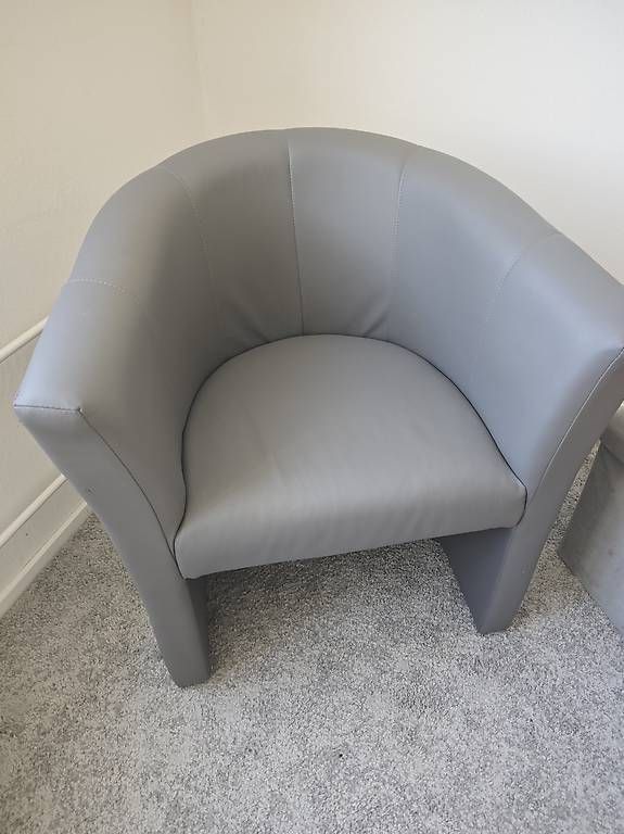 Sessel: wohnzimmer set teppich sessel hocker – Gebraucht aus Chur von Edina1994 2