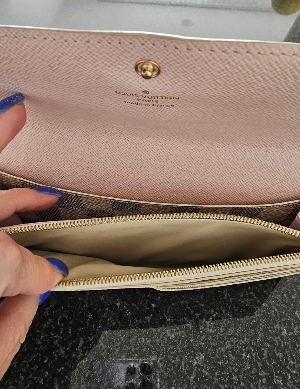 Louis Vuitton Portamonete: Geldbeutel Louis Vuitton Emilie Azur – Usato da Allschwil venduto da Figidindia 1