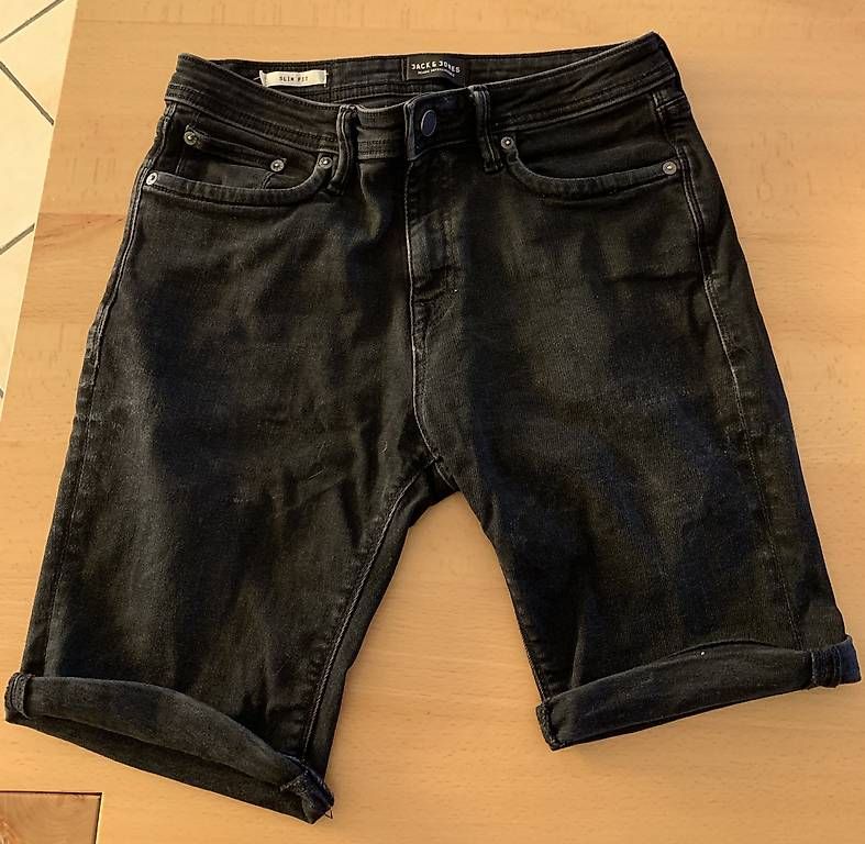 Jeans: kurze schwarz Jeanshose Gr. S – Usato da Muri AG venduto da bobmol