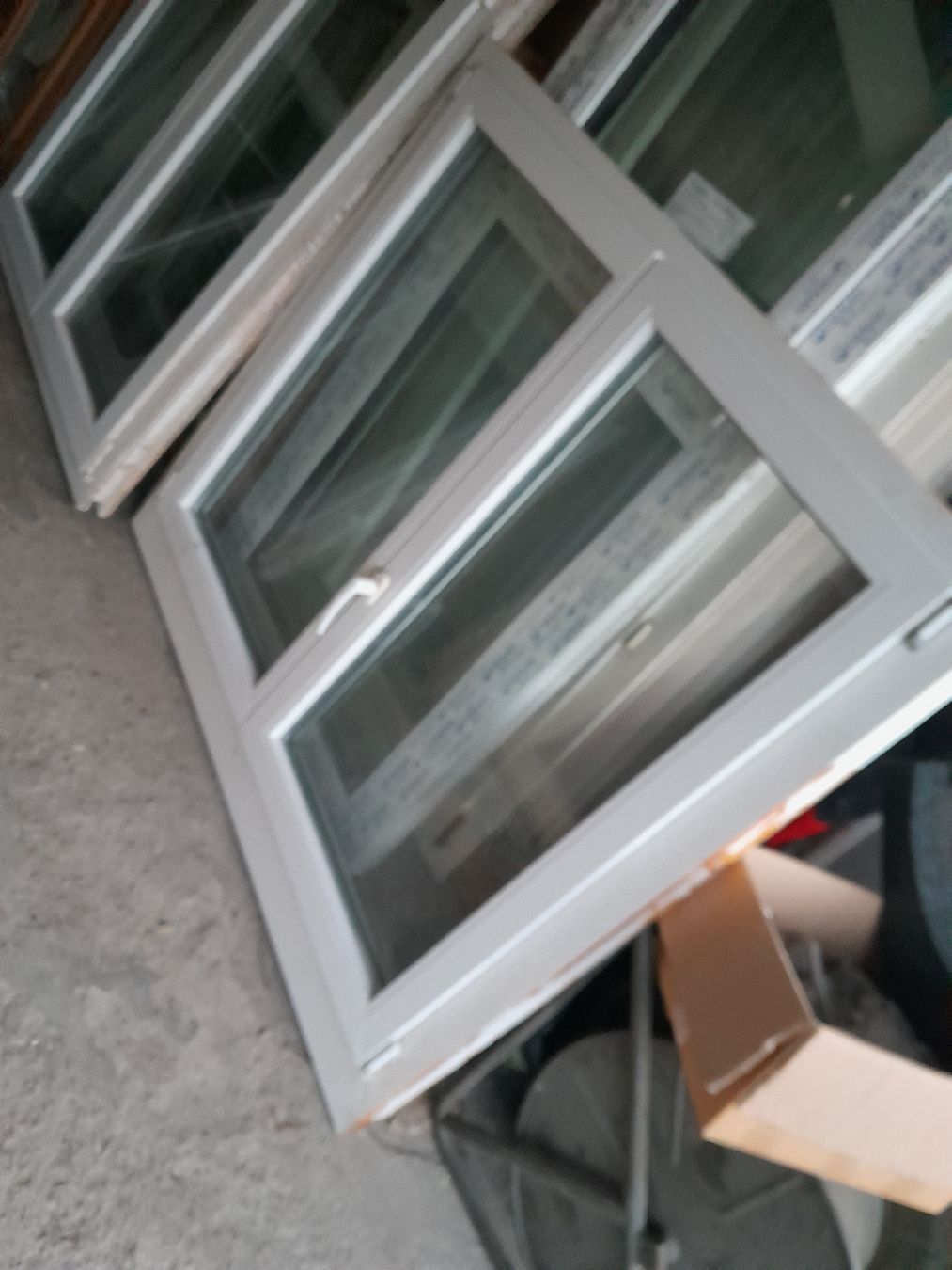 Fenêtres: Fenster – D'occasion à Marbach LU par san_8kt5