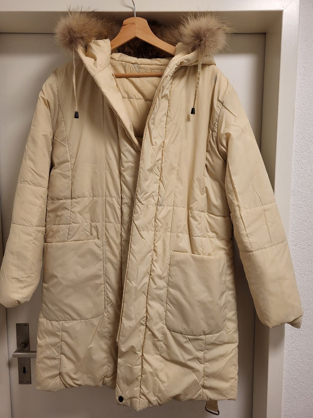 Jacken: Winter-Daunenmantel, beige, Gr. 46, mit Gürtel – Gebraucht aus Basel von Ywana 8