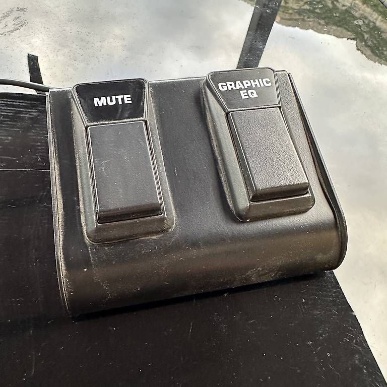 Strumenti musicali: Footswitch Bugera  – Usato da Carouge GE venduto da Domblo 1