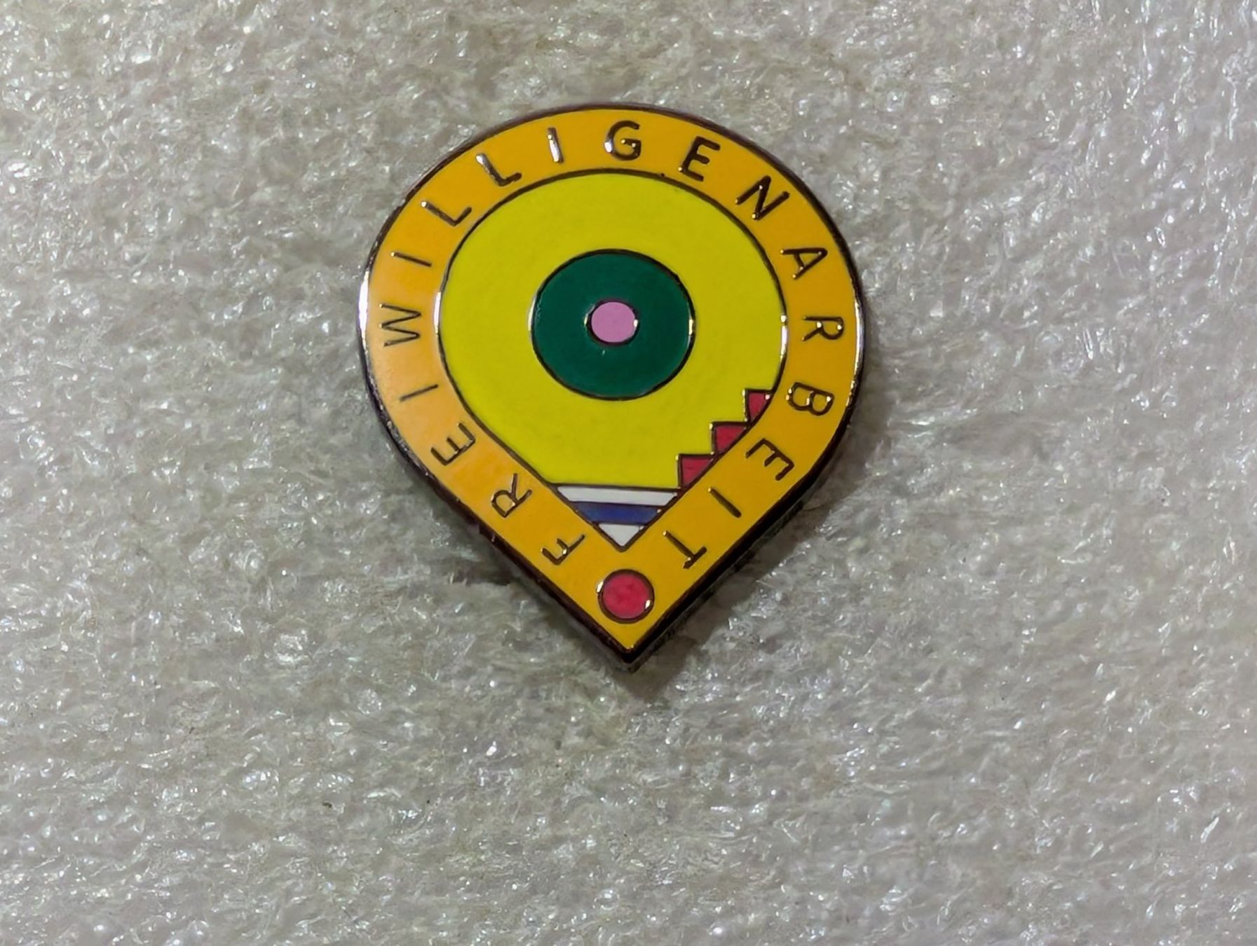 Placchette & Badge: Ansteckpin 220: Freiwillige Arbeit – Usato da Oppligen venduto da Pin-Fall-Shop