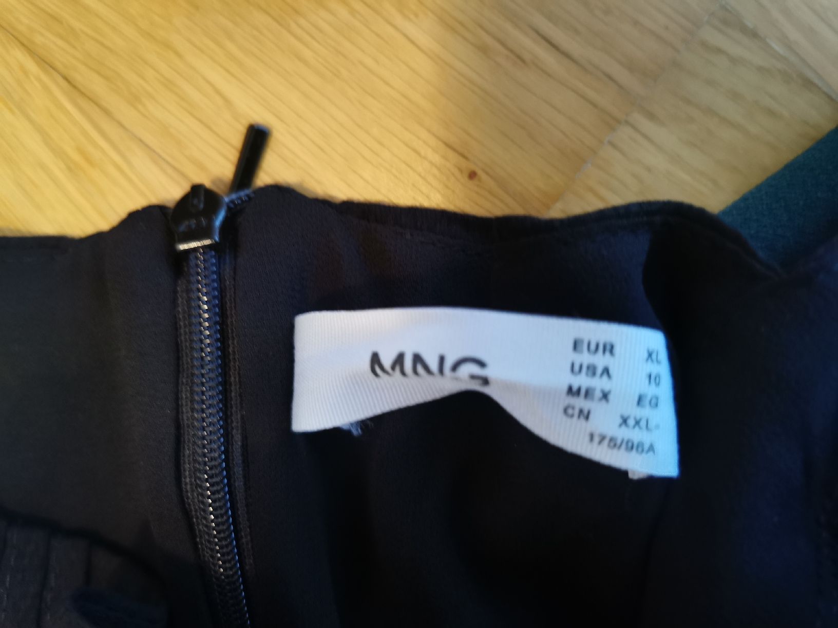 Mango Lotti di vestiti: 3 Kleider H&m Mango Xl – Usato da Sursee venduto da Ventiduese 2