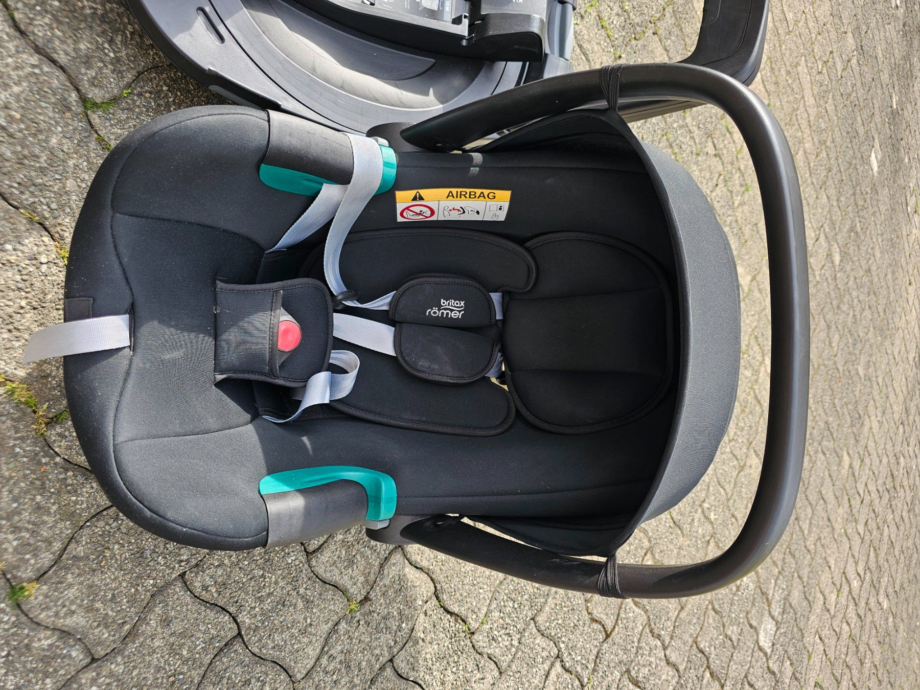 Britax Römer Seggiolini per auto: Britax Römer Baby-safe 3 i-Size Autositz + Flex Base – Usato da Rorschach venduto da bro_rc52 2