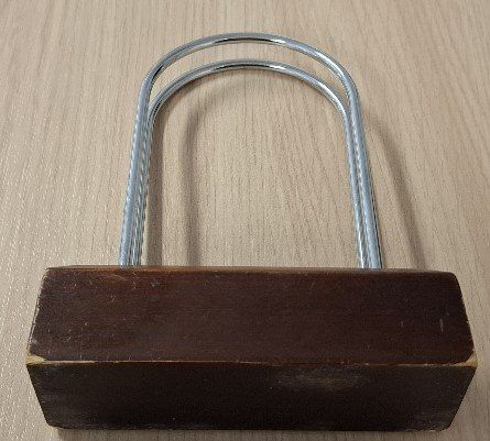 Ladenausstattungen & Messebau: Holz Kartenhalter – Gebraucht aus Steg im Tösstal von Baumerfladen 2