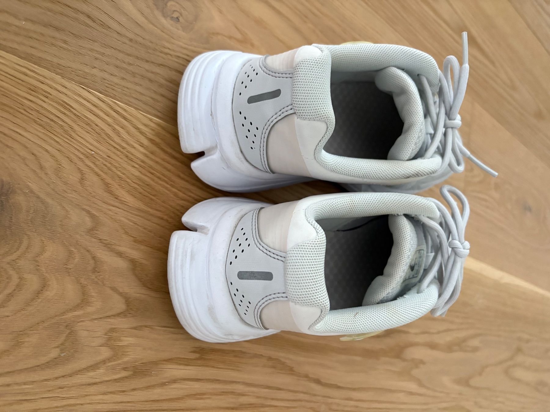 Nike Scarpe da donna: Nike Alphina5000 hell grau – Usato da Döttingen venduto da dbs_26ls 2