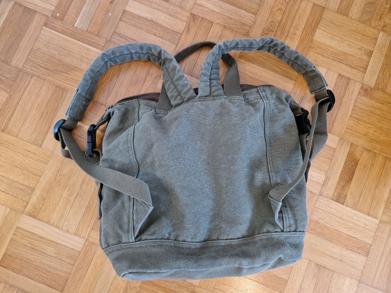 Zaini: Trendiger kleiner Khaki Rucksack/Tasche – Nuovo (secondo la descrizione) da Reinach BL venduto da Tinkerbelly27 2