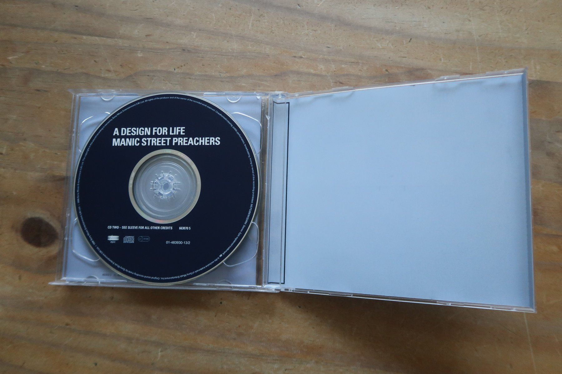 CD: MANIC STREET PREACHERS - EVERYTHING MUST GO - 2x CD – Usato da Basel venduto da Patiscat 4