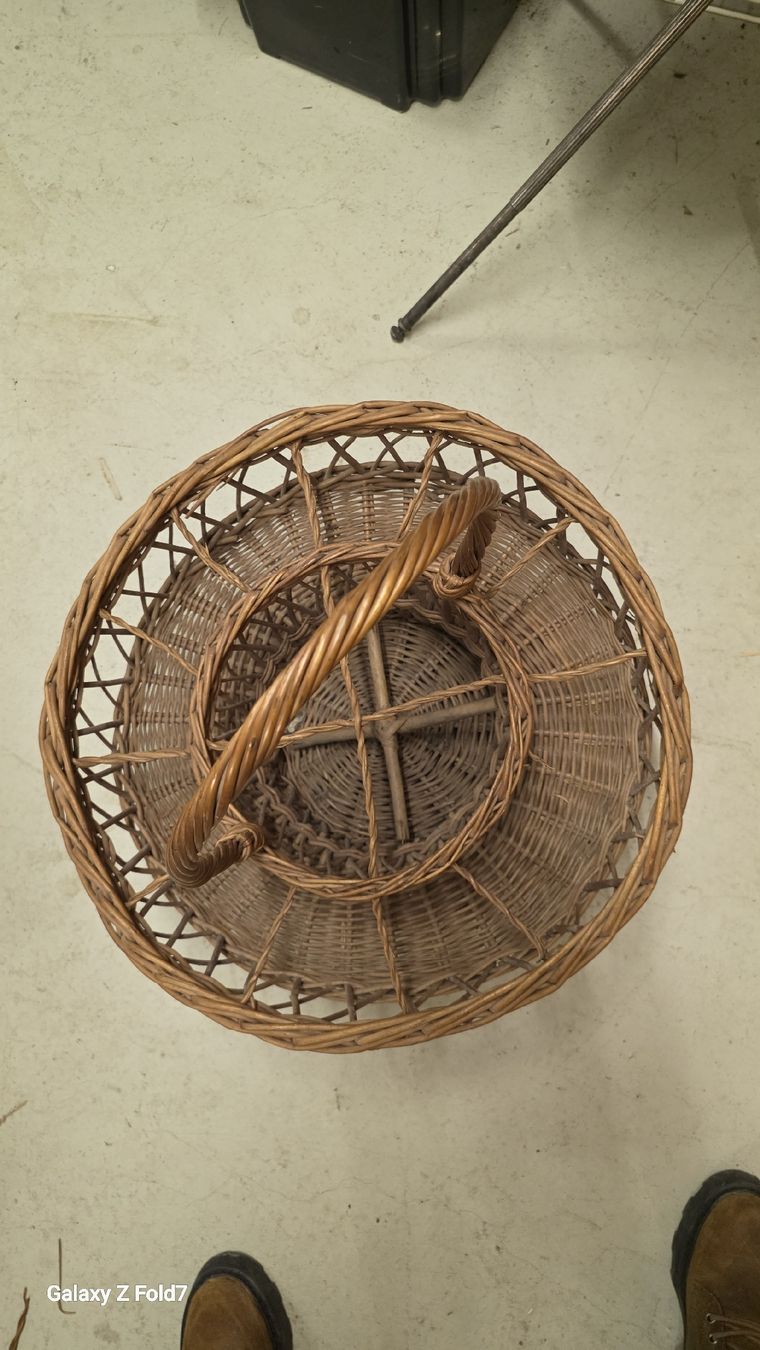 Altro in Antiquarato & Arte: Panier à bouteilles vintage en osier, rustique . – Usato da Sion venduto da Kifmi74 1