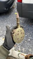 Ancienne gourde à poudre en cuivre et laiton décorée