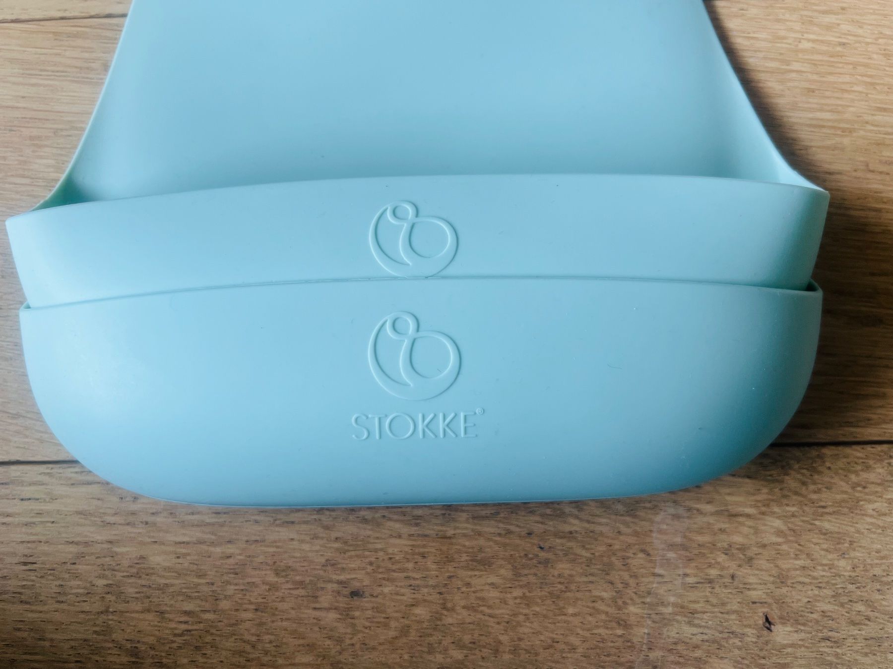 Baby-Mahlzeiten: 2 bavettes en silicone Stokke – Gebraucht aus Collombey von svea16 1