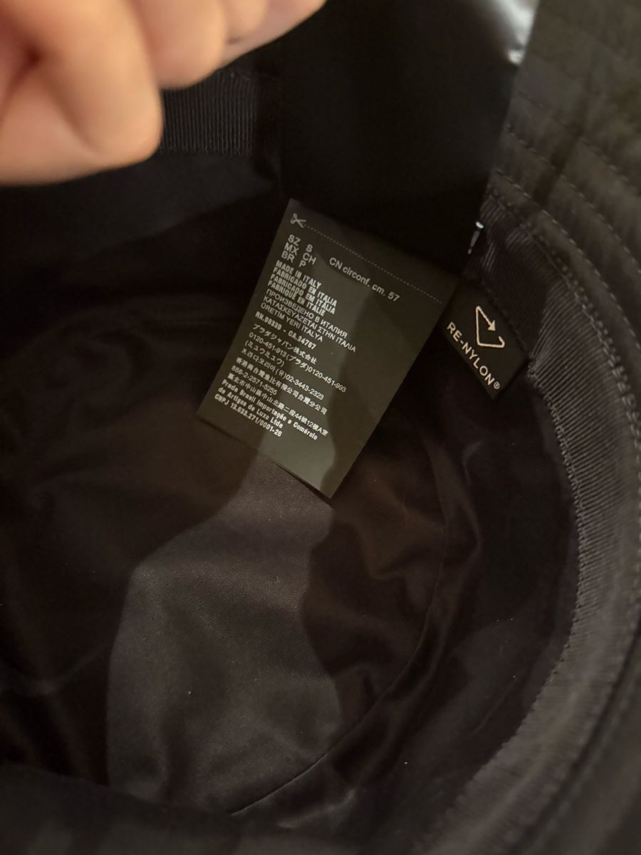 Prada Copricapi, berretti & cappellini: Prada Bucket Hat – Nuovo (secondo la descrizione) da Zürich venduto da larrysells 2