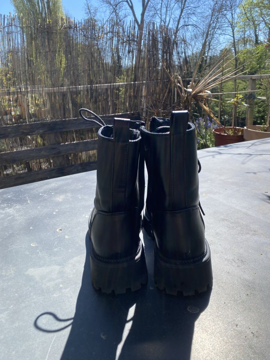Scarpe da donna: Black boots/ Bottes noires, 38 – Usato da Versoix venduto da jas_cn5n 1