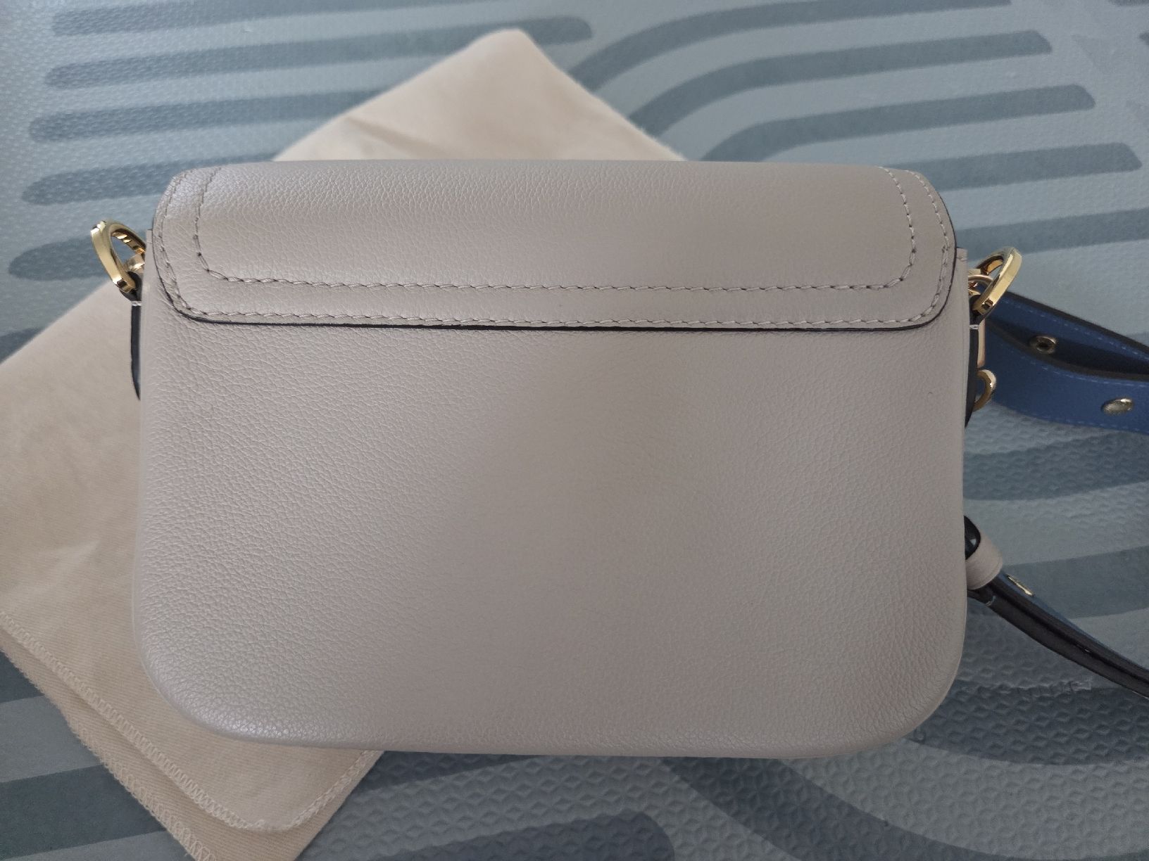 Louis Vuitton Borse da donna: Louis Vuitton Lockme Tender Tasche Greige – Nuovo (secondo la descrizione) da Belp venduto da Mary-Angel 9