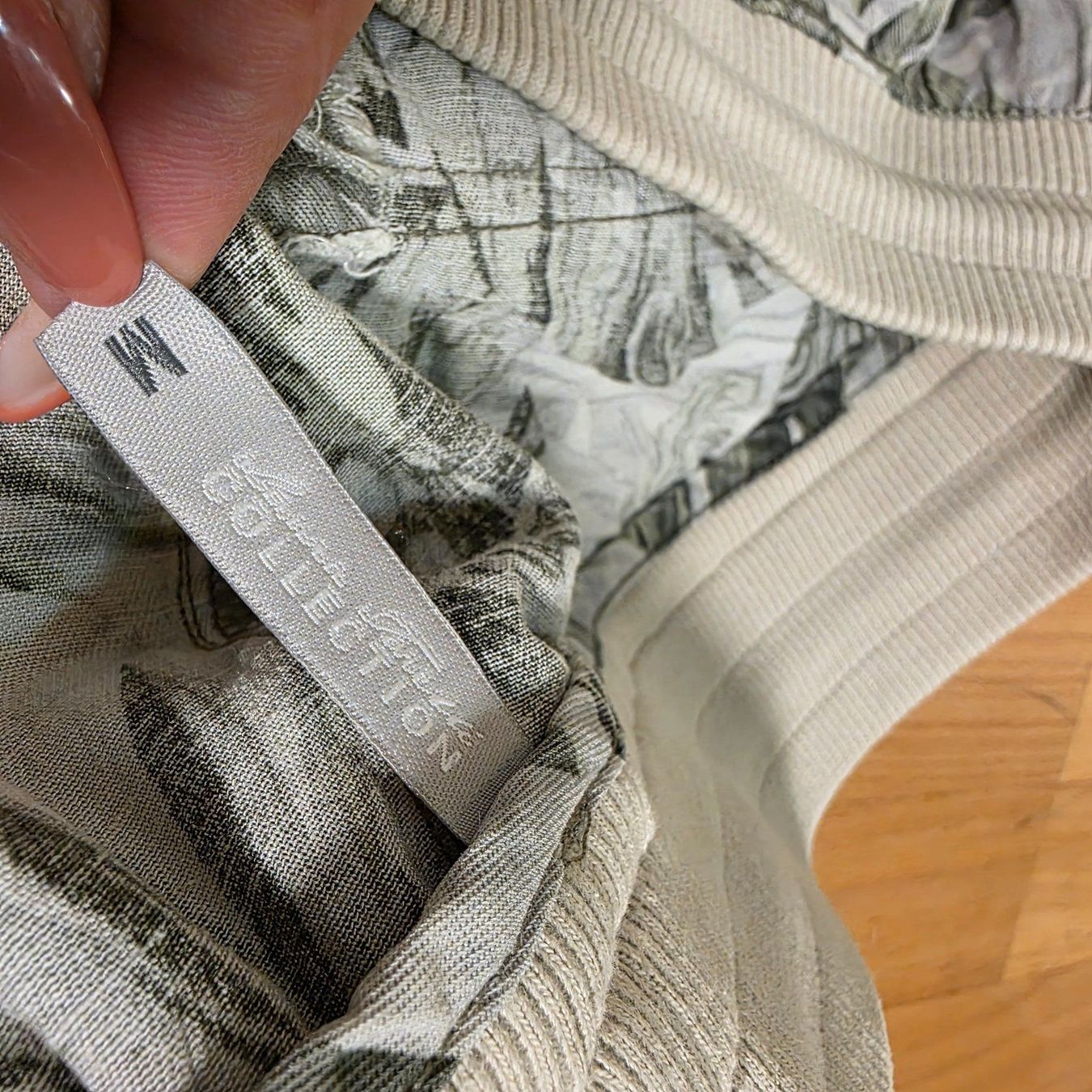 Pantaloni: Laura Forelli Hose mit Blätterprint M/L – Usato da Wald ZH venduto da CapLux 8