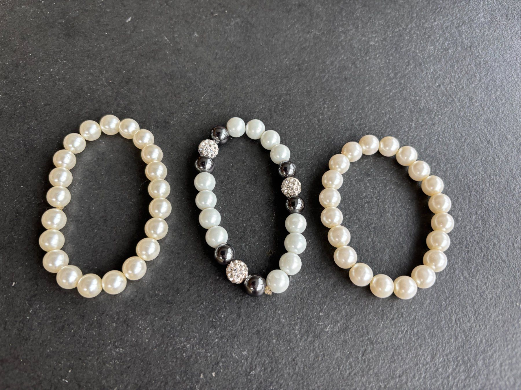 Bracciali & Braccialetti: Armband, 3 Stück, mit Perlen, Gummizug – Usato da Laax GR venduto da wil_66wq 2