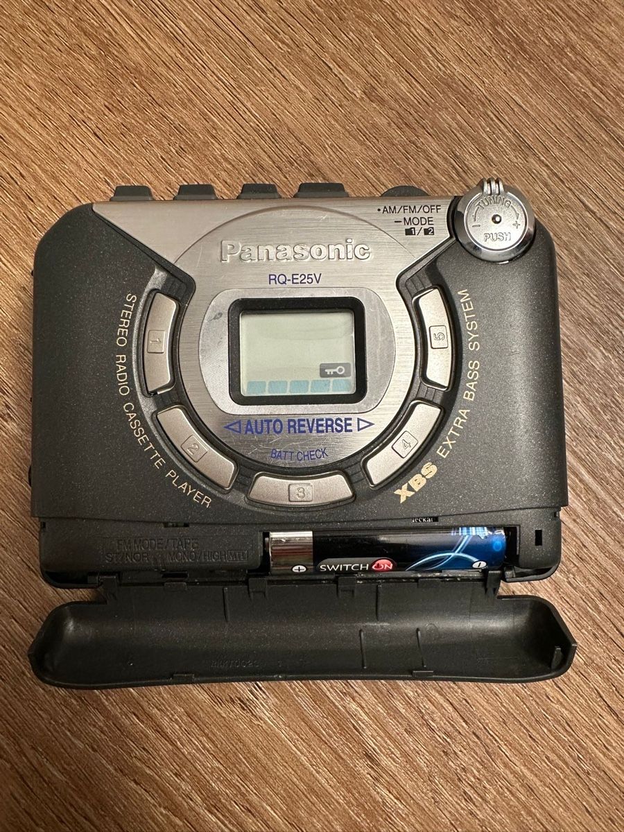 Panasonic Lettore multimediale portatile: Panasonic RQ-E25V - Stereo Cassette Player – Usato da Zürich venduto da iva_9svl 1