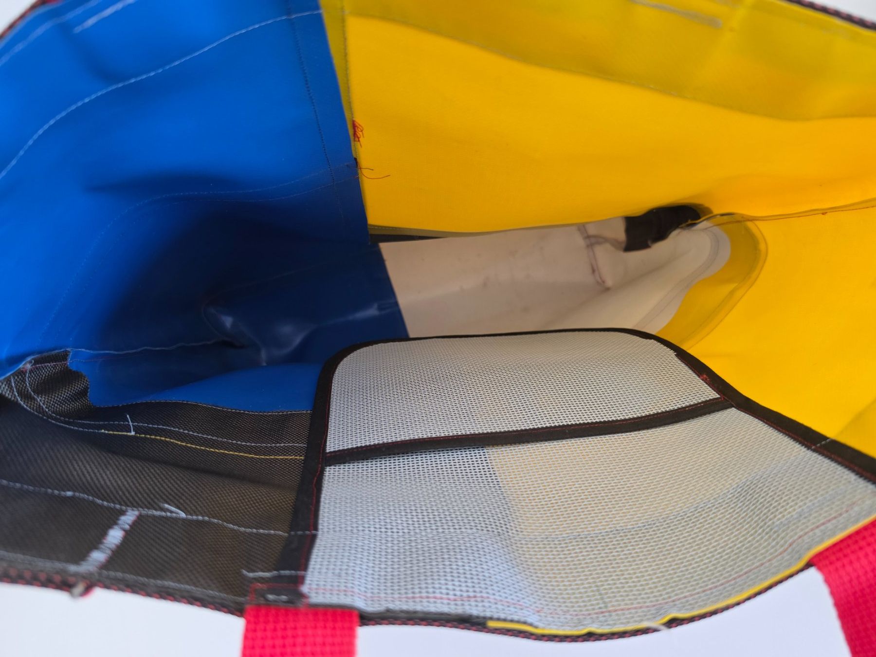 Borse: Tasche aus Blachenmaterial - robust - Upcycling – Usato da Birr venduto da DisDas 2