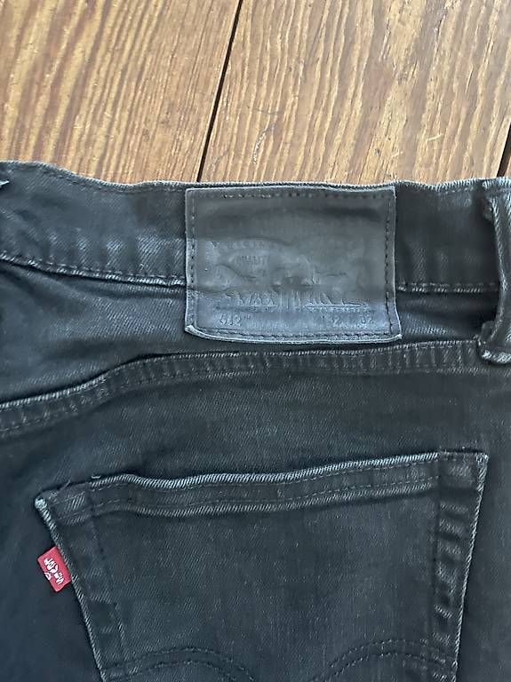 Jeans: Levi's 512 schwarz 32/32 – Usato da Zürich venduto da 3rdmonkey 2
