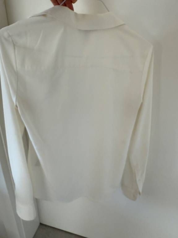 H&M Chemisiers: Blusen in 2 Farben – D'occasion à Zürich par ama_j5cz 1