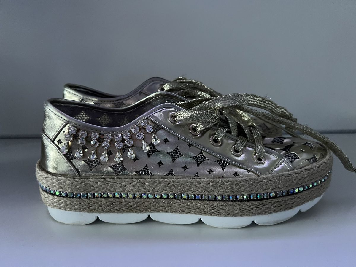 Scarpe da donna: Cafe Noir Schuhe Gr.40 – Usato da zürich venduto da kira.jj