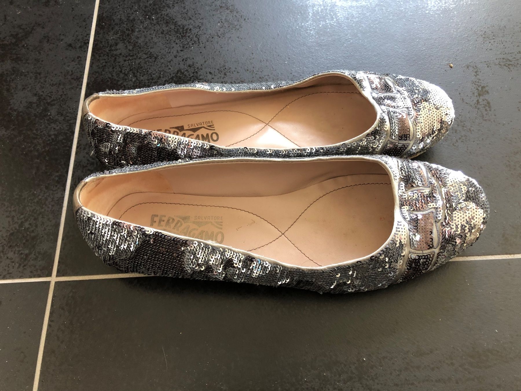 Salvatore Ferragamo Scarpe da donna: Ballerines Salvatore Ferragamo argentées à sequins – Usato da Coppet venduto da Vanessamode 3