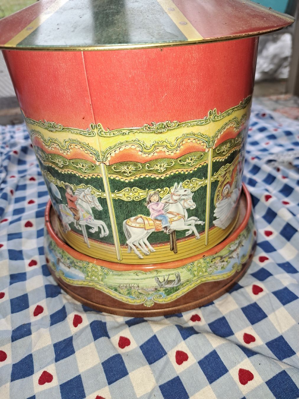 Carillon: Karusell Dose Vintage Musikdose Basler Läckerli – Usato da Kölliken venduto da Upcycling-by-Mc-TAM 1