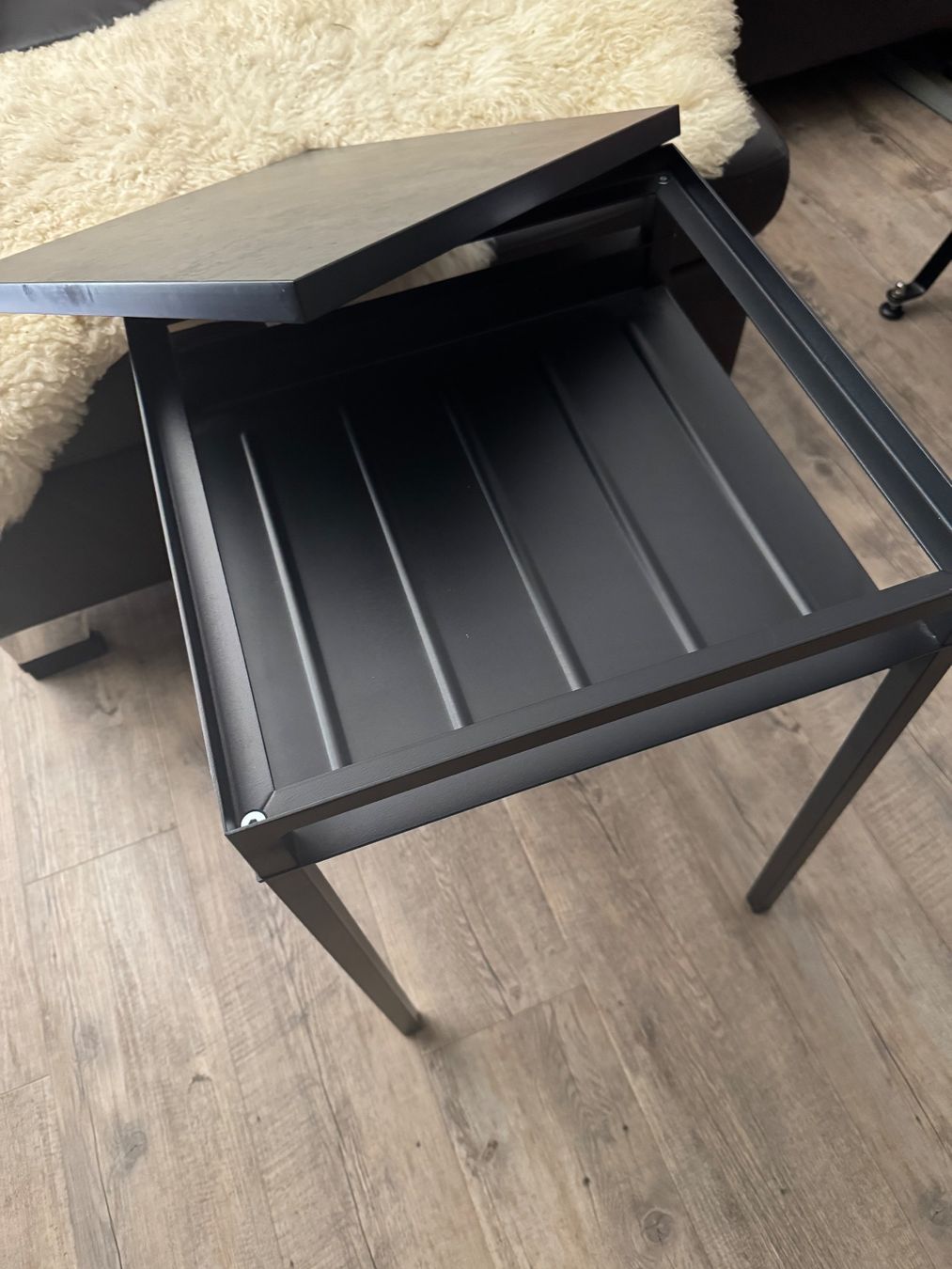Ikea Tavoli: IKEA Nyboda Beistelltisch – Usato da Burgdorf venduto da Caradhras 2