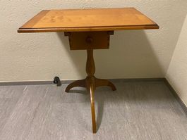 Beistelltischli aus Holz