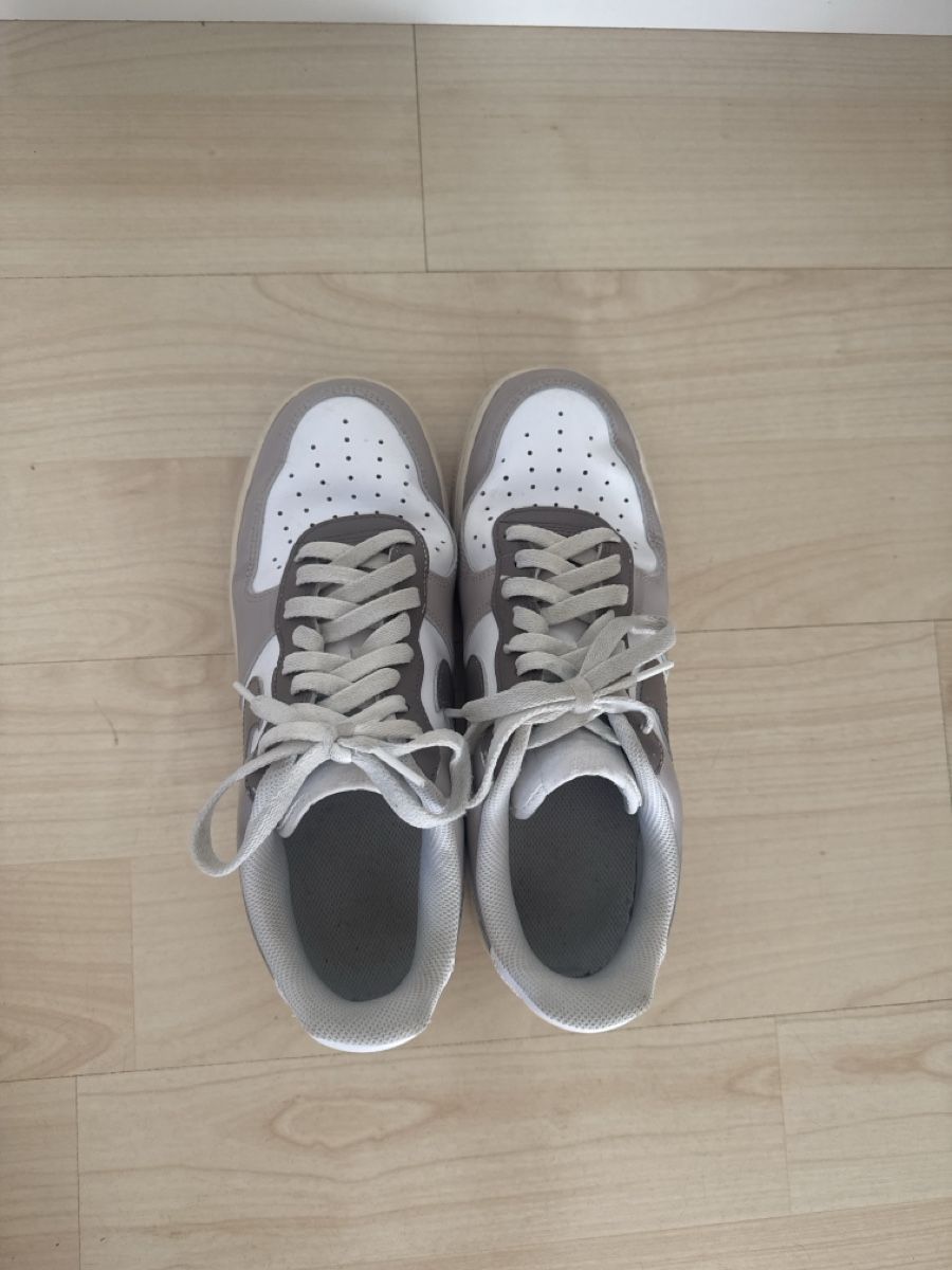 Nike Chaussures hommes: Nike Air Force white/brown – D'occasion à Sutz par lue_s5cv 1