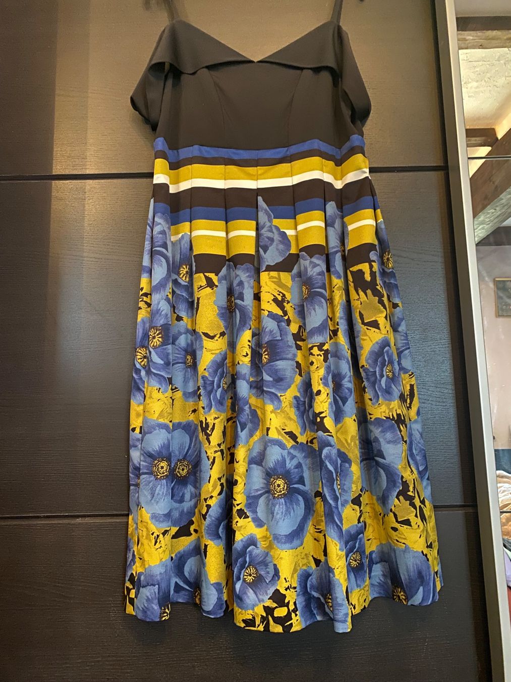 Sandro Vestiti: Schöne Sandro Ferrone Blumen Kleid – Usato da Savosa venduto da ankara111